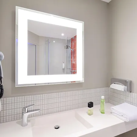 Ibis Styles 15 Lecourbe 3*