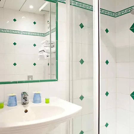 Отель Ibis Styles 15 Lecourbe