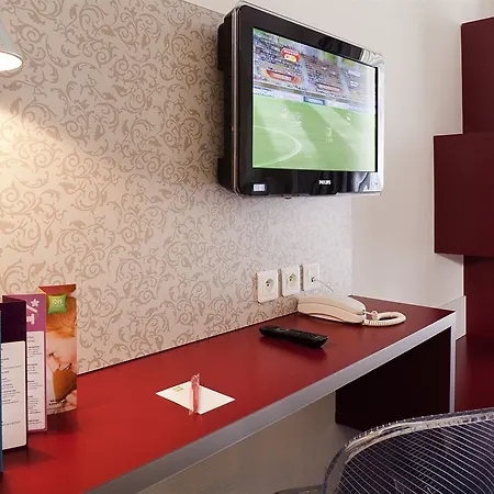 Отель Ibis Styles 15 Lecourbe